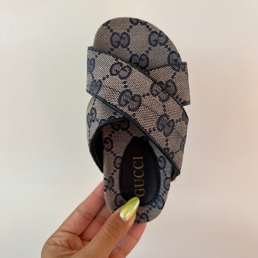 Gabriel Sandal